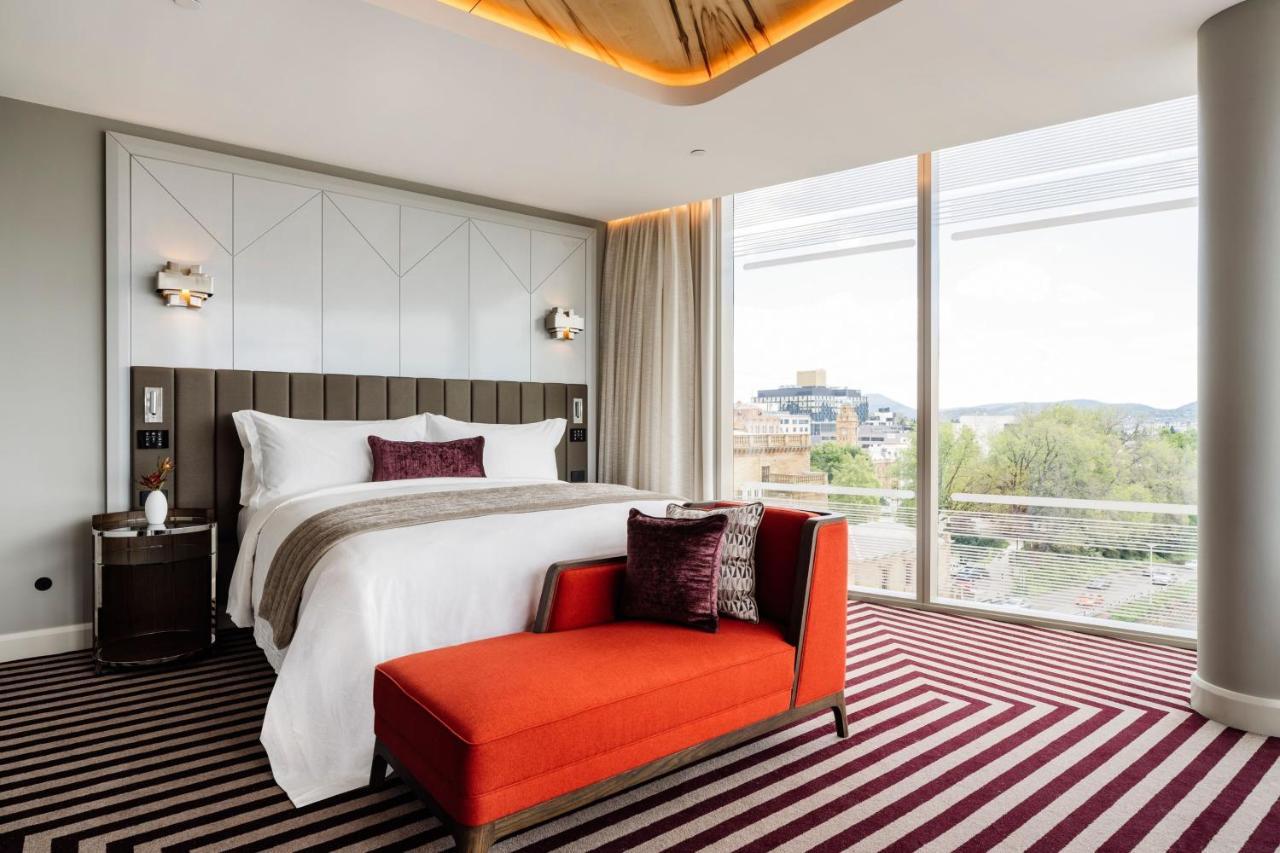 The Tasman, A Luxury Collection Hotel, Hobart Bagian luar foto A bedroom at the hotel