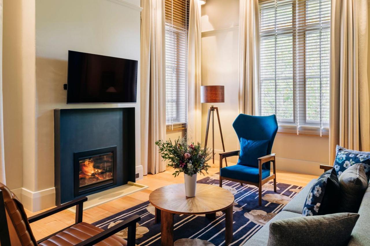 The Tasman, A Luxury Collection Hotel, Hobart Bagian luar foto The living room of a suite at the Hotel