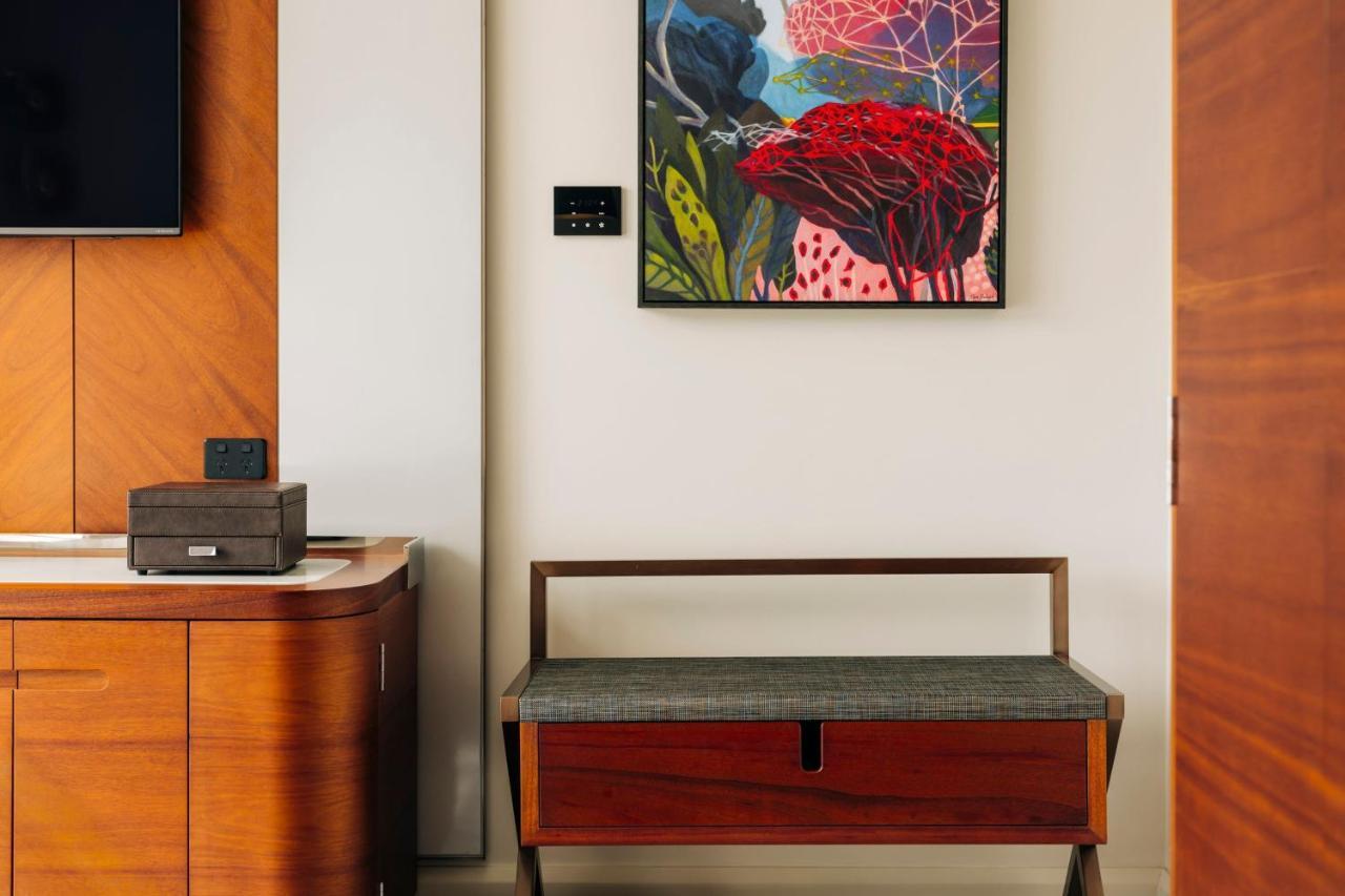 The Tasman, A Luxury Collection Hotel, Hobart Bagian luar foto A bench in a hotel room