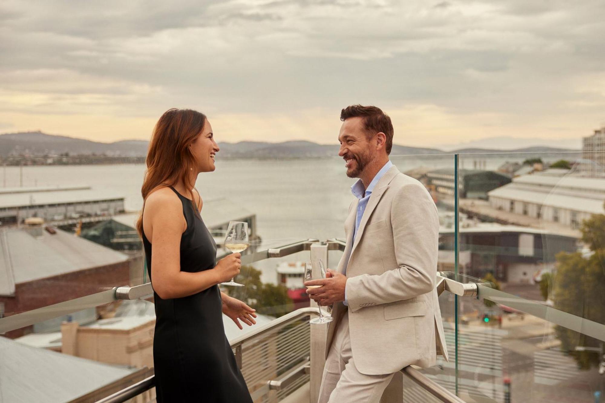 The Tasman, A Luxury Collection Hotel, Hobart Bagian luar foto The rooftop bar at the Crowne Plaza Hotel
