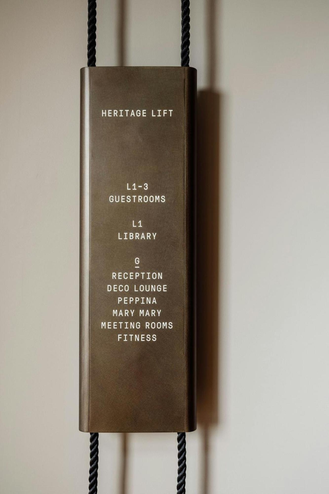The Tasman, A Luxury Collection Hotel, Hobart Bagian luar foto A directory sign