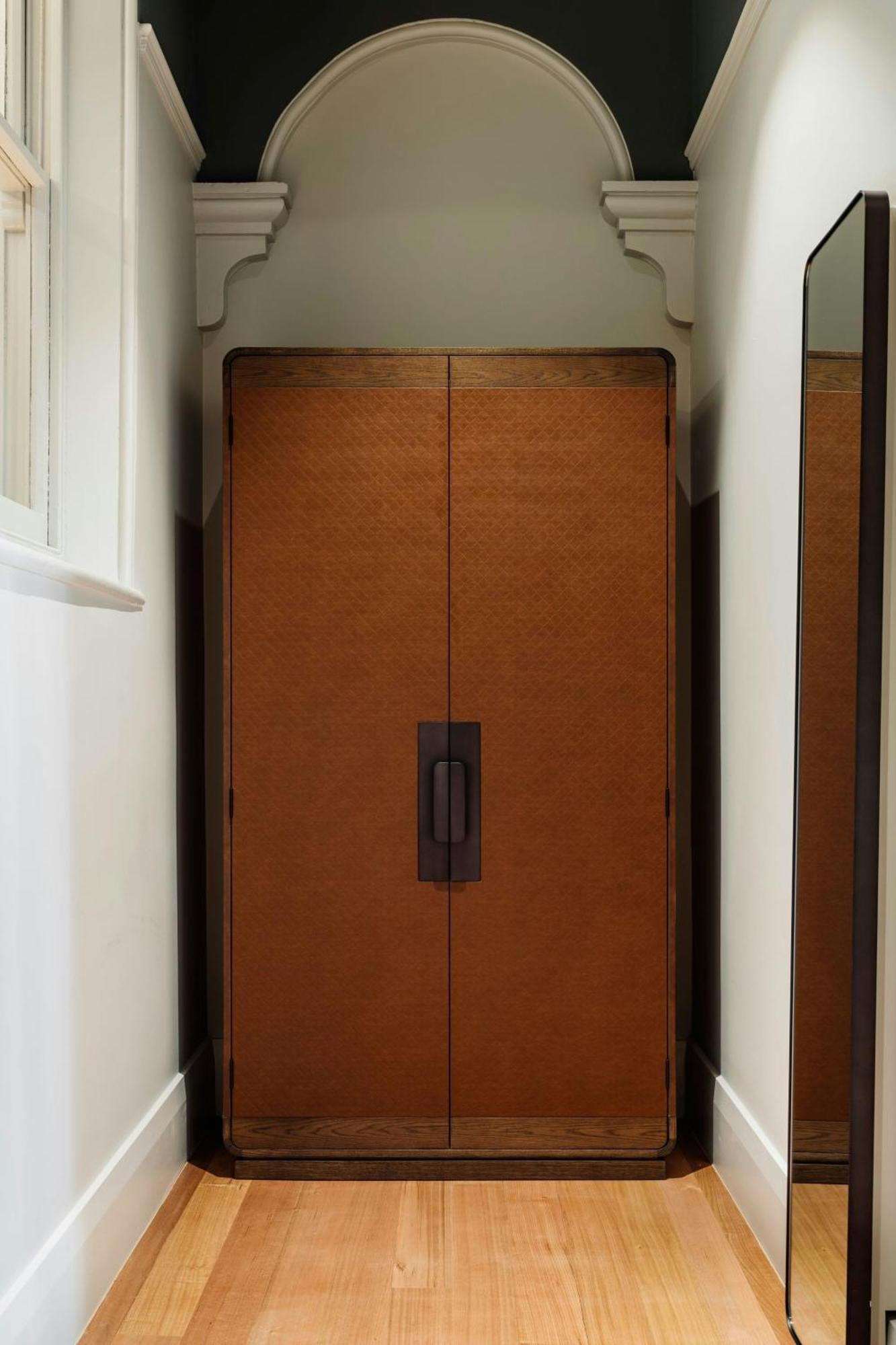 The Tasman, A Luxury Collection Hotel, Hobart Bagian luar foto A wardrobe